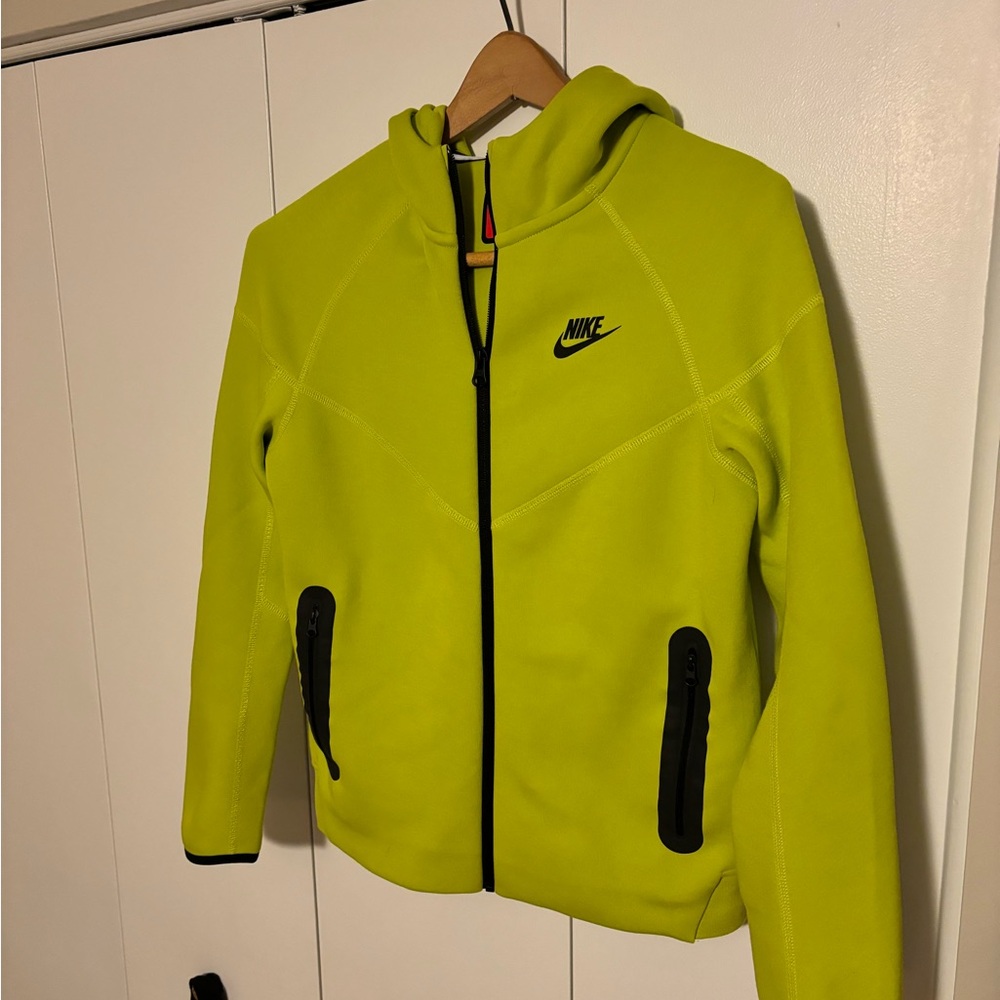 Nike Sportswear Tech Fleece
Big Kids' (Boys') Full-Zip Hoodie
Size: L